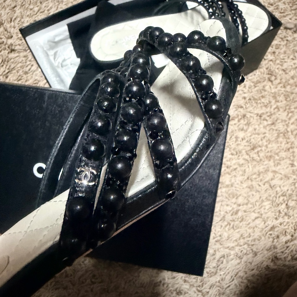 Chanel Black Beaded Slide Sandals - Women's 37.5 crackled LAMBSKIN mules - Picture 4 of 10